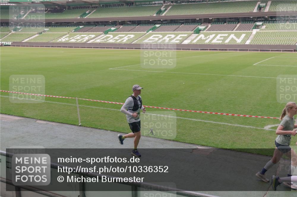 13.09.2026 - 21. swb-Marathon Bremen Michael Burmester http://msf.ph/oto/10336352 13.09.2026 13:11:56 Laufen im Stadion 118, 265, 373, 514, 581, 703, 843, 984, 1113, 1226, 1286, 1334, 1435, 1738, 1849, 1851, 1936, 1952, 1967, 2005, 2248, 2281, 2299, 2330, 2333, 2336, 2342, 2353, 2375, 2377, 2398, 2426, 2432, 2443, 2505, 2531, 2589, 2654, 2659, 2669, 2673, 2765, 2784, 2804, 2815, 2819, 2822, 2836, 2850, 2895, 2907, 2963, 2966, 2975, 2976, 3026, 3027, 3079, 3082, 3143, 3155, 3159, 3174, 3207, 3208, 3308, 3328, 3349, 3352, 3370, 3409, 3434, 3470, 3549, 551 meine-sportfotos.de