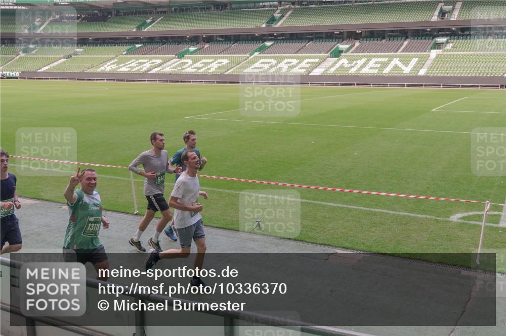 13.09.2026 - 21. swb-Marathon Bremen Michael Burmester http://msf.ph/oto/10336370 13.09.2026 13:11:59 Laufen im Stadion 118, 265, 373, 514, 581, 703, 843, 984, 1113, 1226, 1286, 1334, 1435, 1738, 1849, 1851, 1936, 1952, 1967, 2005, 2248, 2281, 2299, 2330, 2333, 2336, 2353, 2375, 2377, 2398, 2426, 2432, 2443, 2505, 2531, 2589, 2654, 2659, 2669, 2673, 2765, 2784, 2804, 2815, 2819, 2822, 2836, 2850, 2895, 2907, 2963, 2966, 2975, 2976, 3026, 3027, 3079, 3082, 3143, 3155, 3159, 3174, 3207, 3208, 3308, 3328, 3349, 3352, 3409, 3434, 3470, 3549, 551 meine-sportfotos.de