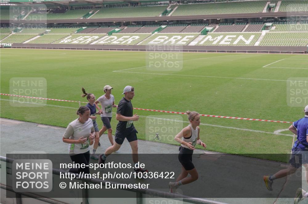 13.09.2026 - 21. swb-Marathon Bremen Michael Burmester http://msf.ph/oto/10336422 13.09.2026 13:12:05 Laufen im Stadion 118, 265, 373, 514, 581, 703, 843, 984, 1113, 1226, 1286, 1334, 1435, 1849, 1851, 1936, 1952, 2005, 2248, 2264, 2281, 2299, 2330, 2333, 2336, 2353, 2375, 2377, 2398, 2426, 2432, 2443, 2478, 2505, 2531, 2589, 2659, 2669, 2673, 2684, 2765, 2784, 2804, 2815, 2822, 2836, 2850, 2860, 2895, 2907, 2963, 2966, 2975, 2976, 3026, 3027, 3079, 3082, 3143, 3155, 3159, 3174, 3207, 3293, 3308, 3328, 3349, 3352, 3409, 3434, 3470, 3549, 551 meine-sportfotos.de