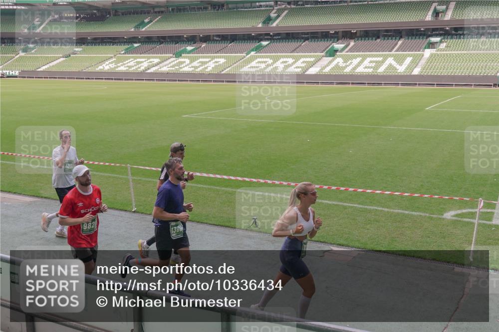 13.09.2026 - 21. swb-Marathon Bremen Michael Burmester http://msf.ph/oto/10336434 13.09.2026 13:12:07 Laufen im Stadion 118, 265, 373, 514, 581, 703, 843, 984, 1113, 1226, 1286, 1334, 1435, 1849, 1851, 1936, 1952, 2005, 2248, 2264, 2281, 2299, 2330, 2336, 2353, 2375, 2377, 2398, 2426, 2443, 2478, 2505, 2531, 2589, 2659, 2669, 2673, 2684, 2765, 2784, 2804, 2815, 2822, 2836, 2850, 2860, 2895, 2907, 2963, 2966, 2975, 2976, 3026, 3027, 3079, 3082, 3143, 3155, 3159, 3174, 3207, 3293, 3308, 3328, 3349, 3352, 3409, 3434, 3549, 551 meine-sportfotos.de
