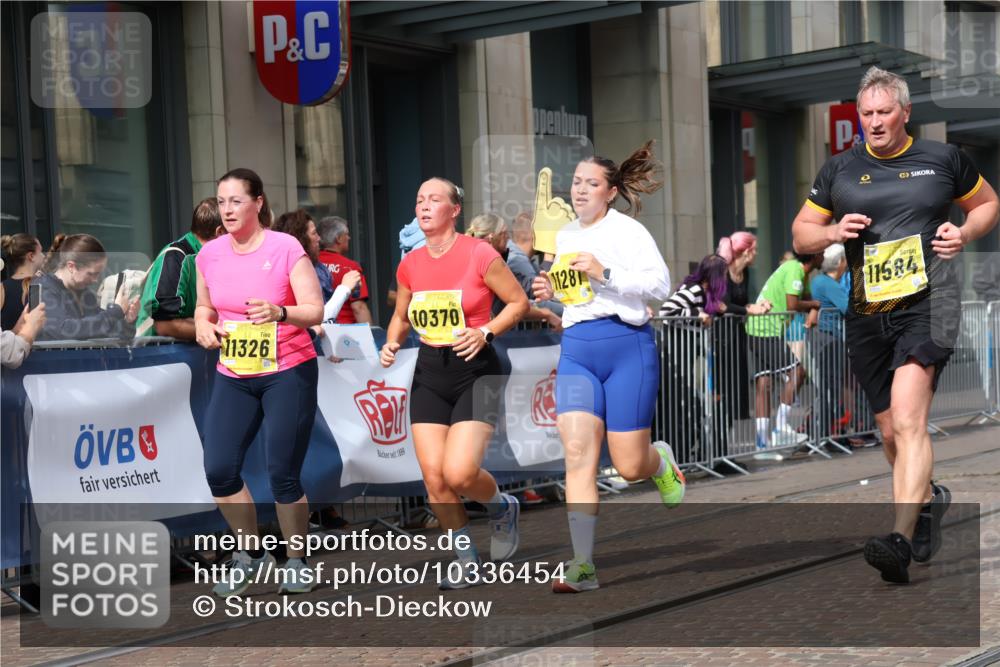 13.09.2026 - 21. swb-Marathon Bremen Strokosch-Dieckow http://msf.ph/oto/10336454 13.09.2026 11:05:00 Ziel 10186, 10370, 10411, 10432, 10576, 10697, 10717, 10718, 10800, 10802, 10995, 11102, 11105, 11146, 11157, 11218, 11281, 11314, 11326, 11334, 11387, 11394, 11521, 11571, 11572, 11584, 11616, 11722, 11900, 12011, 12055, 12079, 12080, 12099, 12251, 12335, 10198, 10283, 10315, 10465, 10481, 10729, 10741, 10850, 10855, 10856, 10940, 10975, 11006, 11133, 11272, 11366, 11395, 11518, 11592, 11705, 11757, 11939, 12002, 12005, 12064 meine-sportfotos.de