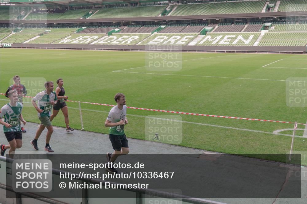 13.09.2026 - 21. swb-Marathon Bremen Michael Burmester http://msf.ph/oto/10336467 13.09.2026 13:12:11 Laufen im Stadion 118, 183, 265, 373, 514, 703, 843, 933, 984, 1113, 1226, 1286, 1334, 1435, 1849, 1851, 1936, 1952, 2005, 2248, 2264, 2281, 2299, 2330, 2336, 2353, 2375, 2377, 2398, 2426, 2443, 2478, 2505, 2531, 2589, 2659, 2669, 2673, 2684, 2765, 2784, 2804, 2815, 2822, 2836, 2850, 2860, 2895, 2907, 2963, 2966, 2975, 2976, 3026, 3027, 3079, 3082, 3143, 3155, 3159, 3174, 3207, 3293, 3308, 3328, 3349, 3352, 3409, 3434, 3549, 551 meine-sportfotos.de