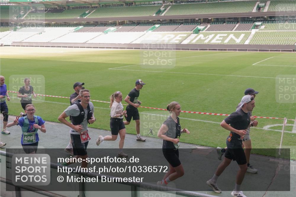 13.09.2026 - 21. swb-Marathon Bremen Michael Burmester http://msf.ph/oto/10336572 13.09.2026 13:12:21 Laufen im Stadion 118, 183, 265, 349, 514, 695, 702, 703, 843, 933, 984, 1113, 1226, 1286, 1334, 1435, 1641, 1849, 1851, 1936, 1952, 2005, 2248, 2264, 2281, 2299, 2330, 2336, 2353, 2375, 2377, 2398, 2426, 2443, 2461, 2478, 2505, 2531, 2589, 2659, 2669, 2673, 2684, 2765, 2792, 2804, 2815, 2822, 2836, 2850, 2860, 2884, 2895, 2907, 2963, 2966, 2975, 2976, 3027, 3079, 3082, 3143, 3155, 3159, 3253, 3293, 3308, 3328, 3349, 3352, 3409, 3434, 3549, 551 meine-sportfotos.de