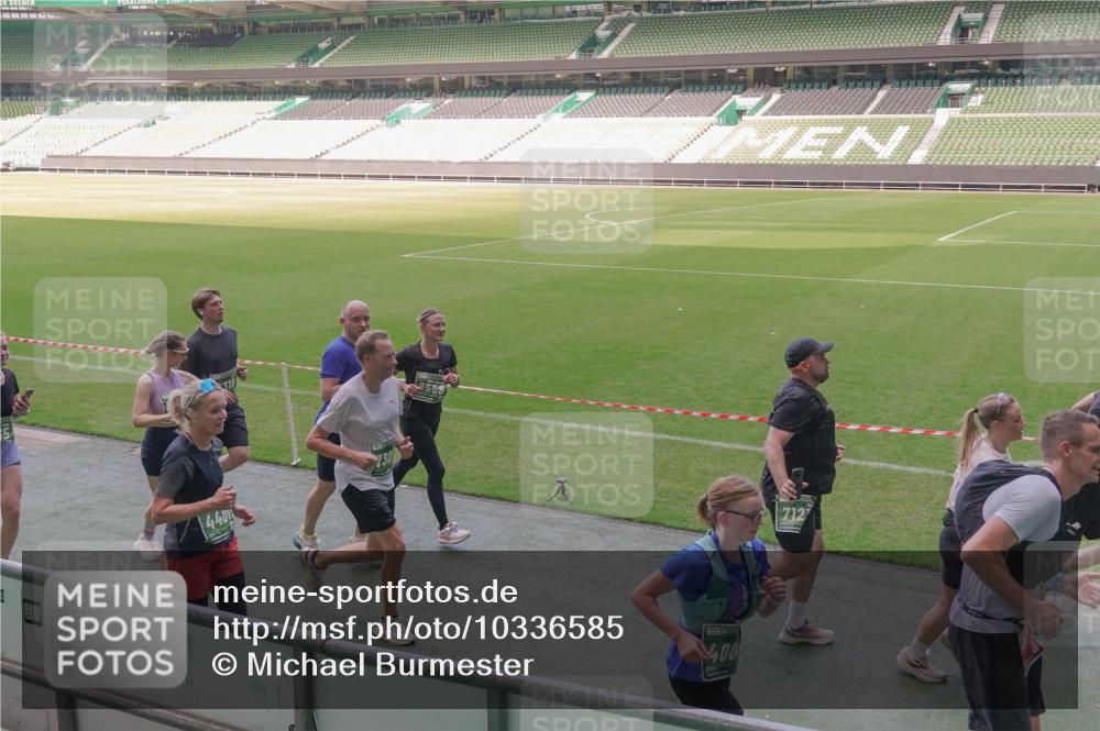13.09.2026 - 21. swb-Marathon Bremen Michael Burmester http://msf.ph/oto/10336585 13.09.2026 13:12:22 Laufen im Stadion 118, 183, 265, 349, 514, 695, 702, 703, 843, 933, 984, 1113, 1226, 1286, 1334, 1435, 1641, 1849, 1851, 1936, 1952, 2005, 2248, 2264, 2281, 2299, 2330, 2336, 2353, 2375, 2377, 2398, 2426, 2439, 2443, 2461, 2478, 2505, 2531, 2589, 2659, 2669, 2673, 2684, 2765, 2792, 2804, 2815, 2822, 2836, 2850, 2860, 2884, 2895, 2907, 2963, 2966, 2975, 2976, 3027, 3079, 3082, 3143, 3155, 3159, 3253, 3293, 3308, 3328, 3349, 3352, 3434, 3549, 551 meine-sportfotos.de