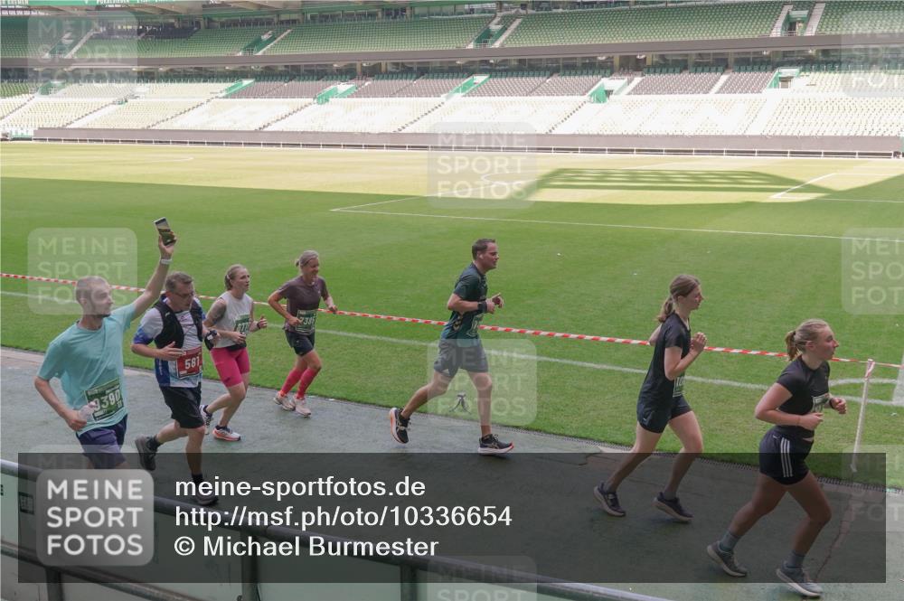 13.09.2026 - 21. swb-Marathon Bremen Michael Burmester http://msf.ph/oto/10336654 13.09.2026 13:12:30 Laufen im Stadion 118, 183, 265, 278, 349, 514, 576, 695, 702, 703, 843, 933, 950, 1005, 1113, 1143, 1226, 1286, 1334, 1435, 1641, 1849, 1851, 1936, 1952, 1991, 2005, 2248, 2264, 2281, 2299, 2336, 2353, 2375, 2377, 2398, 2426, 2439, 2461, 2478, 2505, 2612, 2659, 2665, 2669, 2673, 2684, 2765, 2773, 2792, 2804, 2815, 2822, 2850, 2860, 2884, 2895, 2907, 2921, 2963, 2966, 2975, 2976, 3027, 3079, 3082, 3143, 3155, 3159, 3253, 3293, 3308, 3313, 3328, 3349, 3352, 3434, 551 meine-sportfotos.de