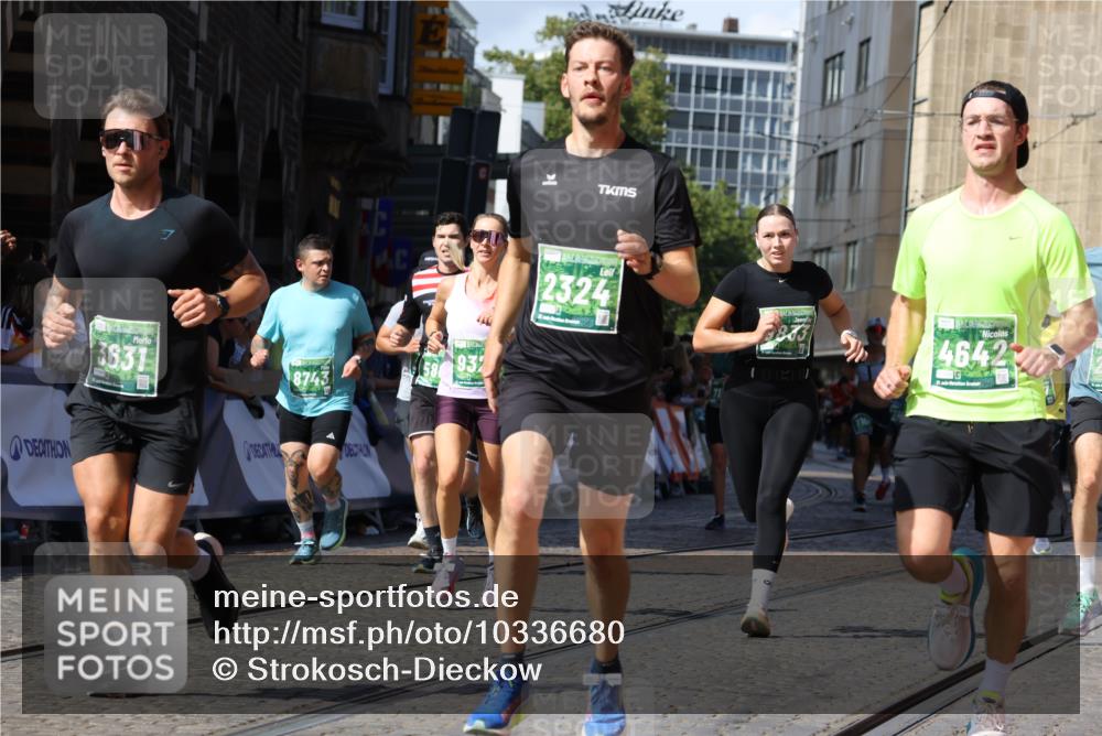 13.09.2026 - 21. swb-Marathon Bremen Strokosch-Dieckow http://msf.ph/oto/10336680 13.09.2026 13:18:37 Ziel 1146, 1419, 1872, 2260, 2671, 3241, 3458, 3634, 5292, 5307, 5460, 5695, 6152, 7491, 7954, 8094, 8943, 8944, 9134, 9609, 10065, 13150, 307, 2948, 3631, 4120, 5277, 5867, 6787, 7104, 7163, 7602, 8743, 9327, 9833 meine-sportfotos.de