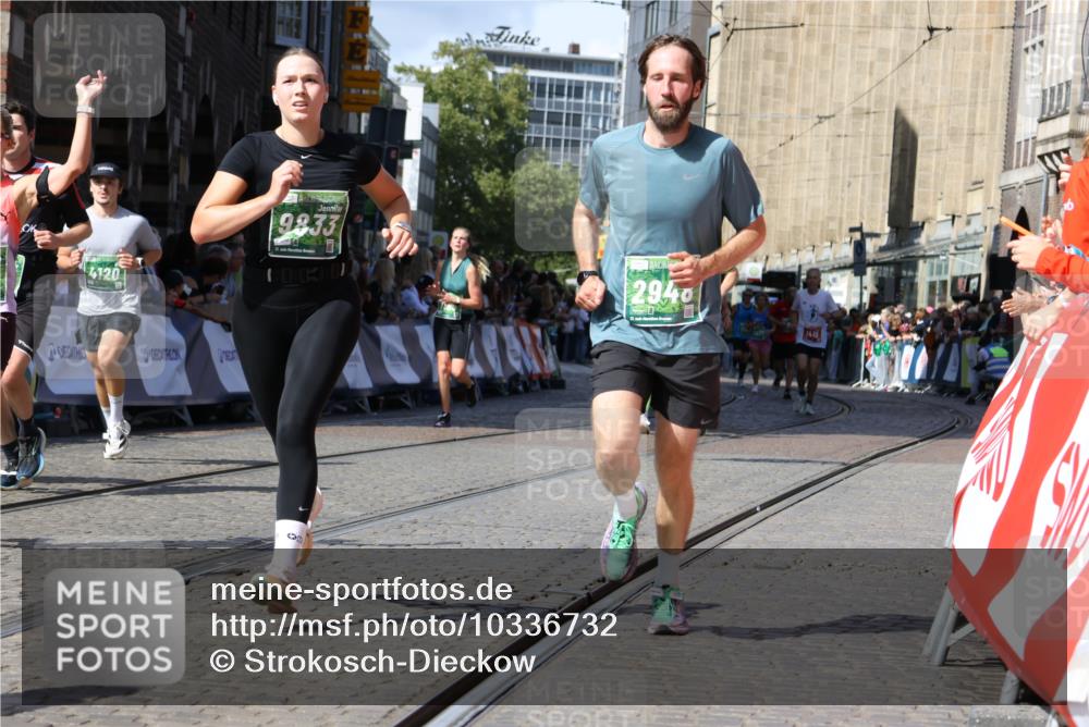 13.09.2026 - 21. swb-Marathon Bremen Strokosch-Dieckow http://msf.ph/oto/10336732 13.09.2026 13:18:39 Ziel 1146, 1419, 1872, 2055, 3458, 3634, 5292, 5307, 5460, 6152, 6293, 6294, 6818, 7491, 7954, 9134, 9609, 10065, 13150, 307, 4120, 4916, 5277, 5867, 6787, 7104, 7163, 7602, 8743, 9327 meine-sportfotos.de