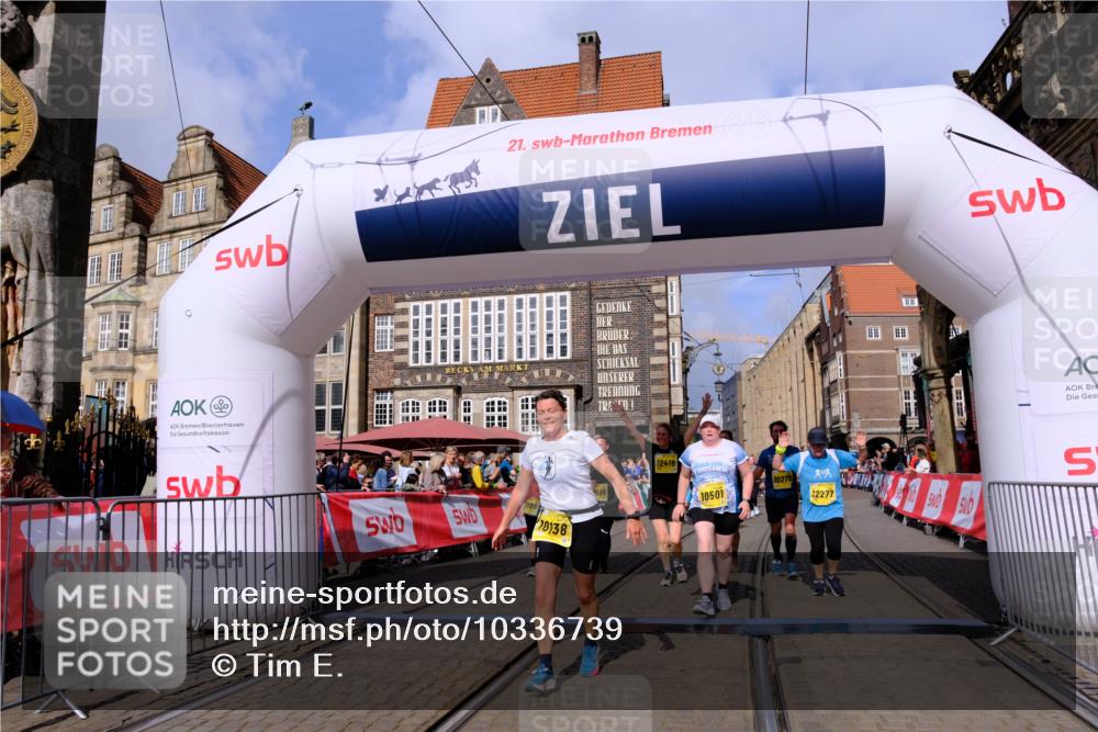 13.09.2026 - 21. swb-Marathon Bremen Tim E. http://msf.ph/oto/10336739 13.09.2026 11:07:48 Ziel 10138, 10205, 10279, 10280, 10363, 10364, 10501, 10505, 10580, 10695, 10748, 10907, 10935, 11123, 11223, 11417, 11643, 11767, 11865, 11899, 11917, 11924, 11934, 12020, 12167, 12168, 12173, 12210, 12277, 12419, 12509, 12536 meine-sportfotos.de