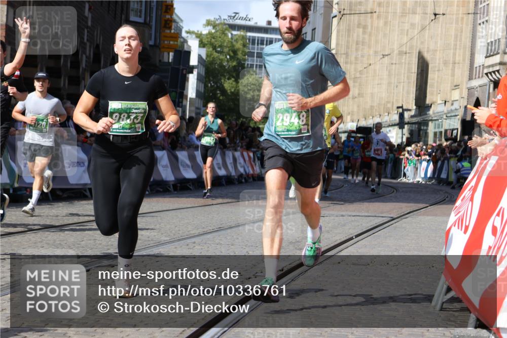 13.09.2026 - 21. swb-Marathon Bremen Strokosch-Dieckow http://msf.ph/oto/10336761 13.09.2026 13:18:39 Ziel 1146, 1419, 1872, 2055, 3458, 3634, 5292, 5307, 5460, 6152, 6293, 6294, 6818, 7491, 7954, 9134, 9609, 10065, 13150, 307, 4120, 4916, 5277, 5867, 6787, 7104, 7163, 7602, 8743, 9327 meine-sportfotos.de