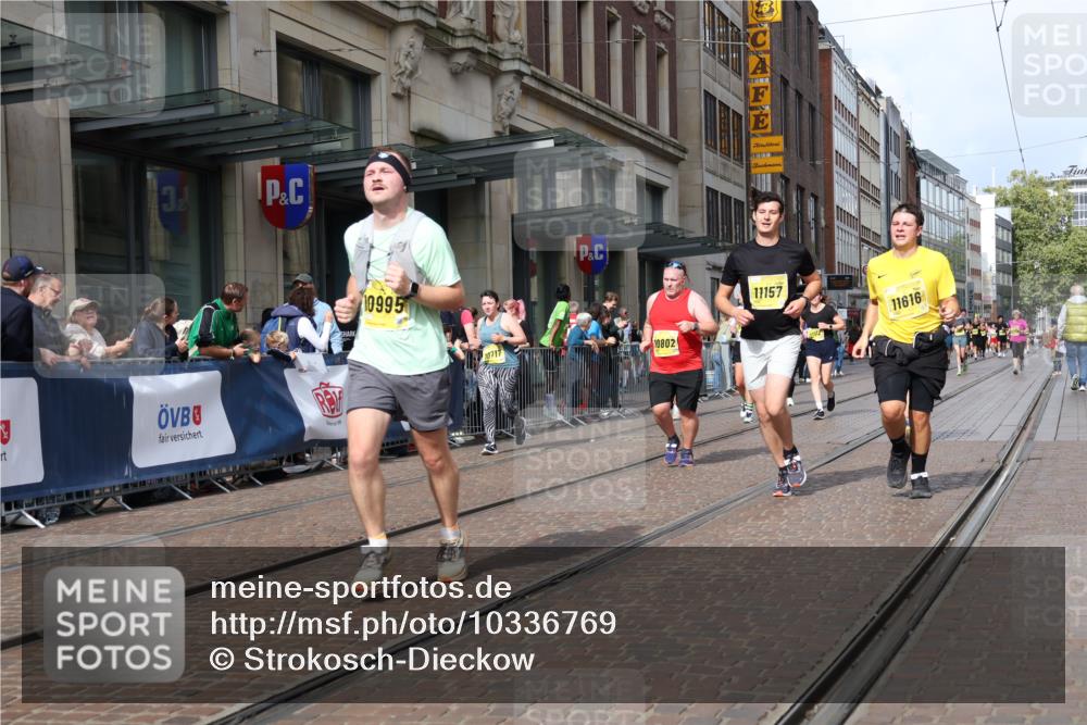13.09.2026 - 21. swb-Marathon Bremen Strokosch-Dieckow http://msf.ph/oto/10336769 13.09.2026 11:05:09 Ziel 10186, 10259, 10260, 10411, 10432, 10576, 10697, 10717, 10802, 10864, 10995, 11146, 11314, 11326, 11334, 11387, 11394, 11520, 11521, 11571, 11572, 11724, 11791, 11892, 11947, 12011, 12055, 12079, 12080, 12251, 12273, 12330, 12362, 12501, 10315, 10370, 10465, 10718, 10729, 10741, 10800, 10850, 10855, 10856, 10975, 10995, 11102, 11105, 11133, 11157, 11218, 11272, 11281, 11395, 11518, 11584, 11616, 11722, 11757, 11900, 11939, 12002, 12064 meine-sportfotos.de