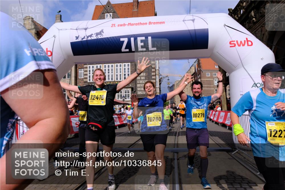 13.09.2026 - 21. swb-Marathon Bremen Tim E. http://msf.ph/oto/10336845 13.09.2026 11:07:51 Ziel 10138, 10279, 10280, 10363, 10364, 10501, 10505, 10580, 10595, 10695, 10748, 10907, 10935, 11223, 11417, 11643, 11767, 11865, 11899, 11924, 11934, 12167, 12168, 12194, 12210, 12277, 12419, 12509 meine-sportfotos.de