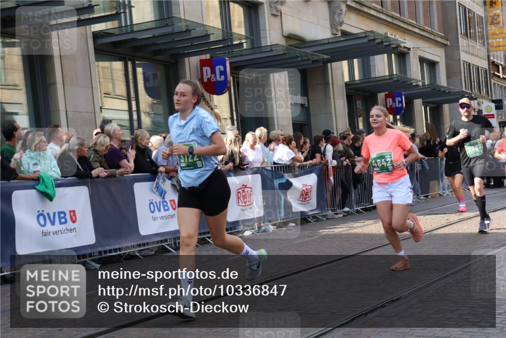 13.09.2026 - 21. swb-Marathon Bremen Strokosch-Dieckow http://msf.ph/oto/10336847 13.09.2026 13:25:32 Ziel 150, 191, 1163, 1458, 1647, 1752, 2033, 2062, 2421, 2708, 2781, 2987, 3124, 3186, 3248, 3516, 3722, 3806, 4067, 4161, 4411, 4439, 4476, 4717, 4842, 4927, 5013, 5139, 5558, 5622, 5701, 5703, 6135, 6605, 7638, 7780, 8271, 8361, 8592, 8597, 8890, 9266, 9440, 9794, 209, 260, 1119, 1650, 1658, 2046, 3168, 3186, 3187, 3806, 4294, 4459, 4717, 5703, 5755, 5814, 6113, 6380, 7252, 7306, 7326, 8357, 8545, 8695, 8769, 8890, 9036, 9299, 9460, 9468, 9506, 9563, 13025 meine-sportfotos.de