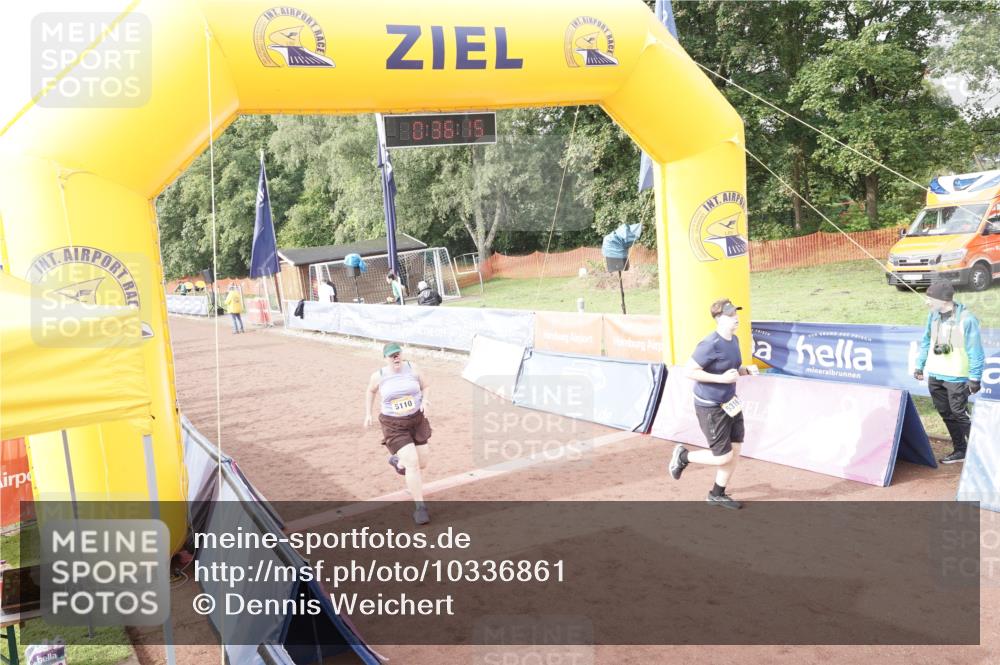 13.09.2026 - Airport Race Dennis Weichert http://msf.ph/oto/10336861 13.09.2026 10:36:48 Ziel 5110, 5138, 5319 meine-sportfotos.de