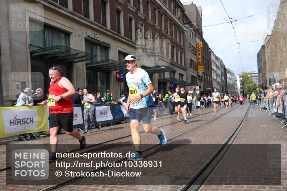 13.09.2026 - 21. swb-Marathon Bremen Strokosch-Dieckow http://msf.ph/oto/10336931 13.09.2026 11:05:12 Ziel 10186, 10259, 10260, 10411, 10432, 10697, 10717, 10802, 10864, 11146, 11314, 11334, 11387, 11394, 11520, 11521, 11571, 11572, 11724, 11791, 11892, 11947, 12055, 12156, 12251, 12273, 12330, 12362, 12501, 10370, 10465, 10576, 10697, 10718, 10729, 10741, 10800, 10850, 10855, 10975, 10995, 11102, 11105, 11133, 11157, 11218, 11272, 11281, 11326, 11518, 11584, 11616, 11722, 11900, 11939, 12002, 12011, 12064 meine-sportfotos.de