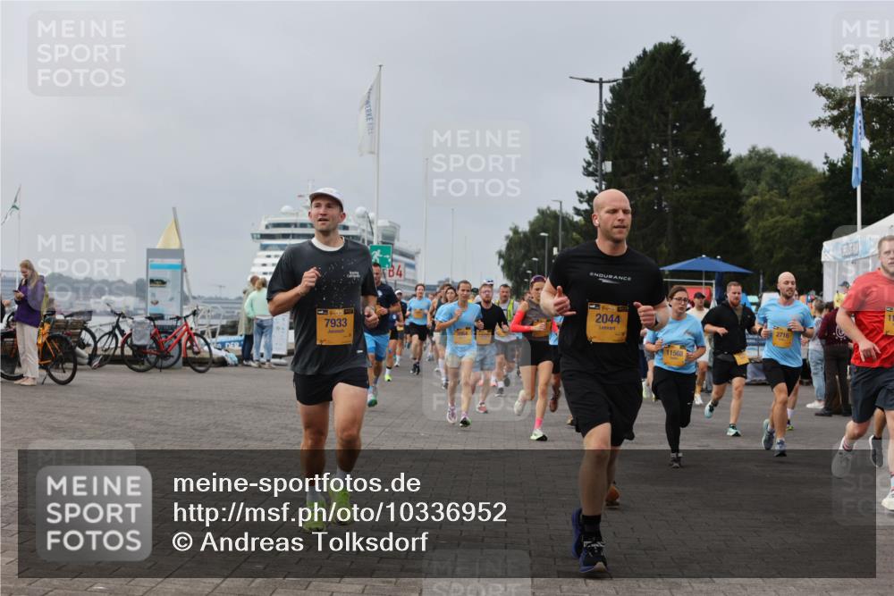 13.09.2026 - Kiel Lauf Andreas Tolksdorf http://msf.ph/oto/10336952 13.09.2026 09:54:07 Kiellinie 7933, 84, 2044, 11568, 2716, 11 meine-sportfotos.de