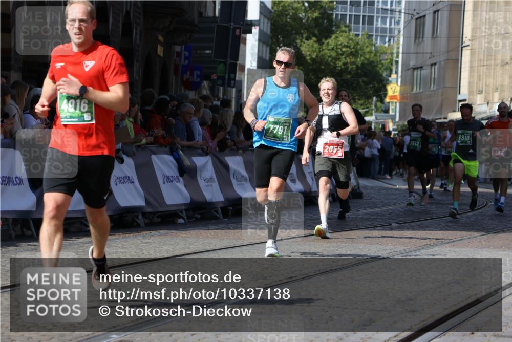 13.09.2026 - 21. swb-Marathon Bremen Strokosch-Dieckow http://msf.ph/oto/10337138 13.09.2026 13:18:52 Ziel 465, 1146, 1419, 2055, 2324, 2948, 3631, 4413, 4642, 5307, 5867, 6293, 6294, 6818, 7245, 7731, 8404, 8540, 8743, 8872, 9019, 9275, 9327, 9833, 13150, 2007, 4857, 4916, 6310, 7154, 7647, 7686, 7791, 9512, 13184 meine-sportfotos.de