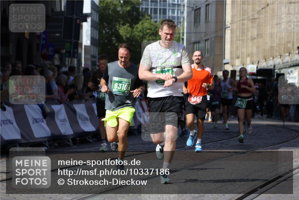 13.09.2026 - 21. swb-Marathon Bremen Strokosch-Dieckow http://msf.ph/oto/10337186 13.09.2026 13:18:56 Ziel 465, 2055, 2324, 2948, 3631, 4120, 4413, 4642, 5307, 5867, 6293, 6294, 6787, 6818, 7163, 7245, 7731, 8404, 8540, 8743, 8872, 9019, 9275, 9327, 9833, 2007, 2390, 4819, 4857, 5172, 6137, 6310, 7154, 7647, 7686, 9512, 13184 meine-sportfotos.de
