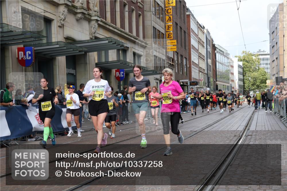 13.09.2026 - 21. swb-Marathon Bremen Strokosch-Dieckow http://msf.ph/oto/10337258 13.09.2026 11:05:20 Ziel 10168, 10186, 10238, 10259, 10260, 10305, 10432, 10457, 10864, 11024, 11146, 11314, 11387, 11394, 11520, 11521, 11571, 11572, 11724, 11791, 11892, 11947, 12055, 12156, 12251, 12273, 12330, 12362, 12378, 12501, 12523, 12773, 10370, 10411, 10465, 10576, 10697, 10717, 10718, 10800, 10802, 10850, 10975, 10995, 11102, 11105, 11157, 11218, 11281, 11326, 11334, 11584, 11616, 11722, 11900, 12002, 12011, 12064 meine-sportfotos.de