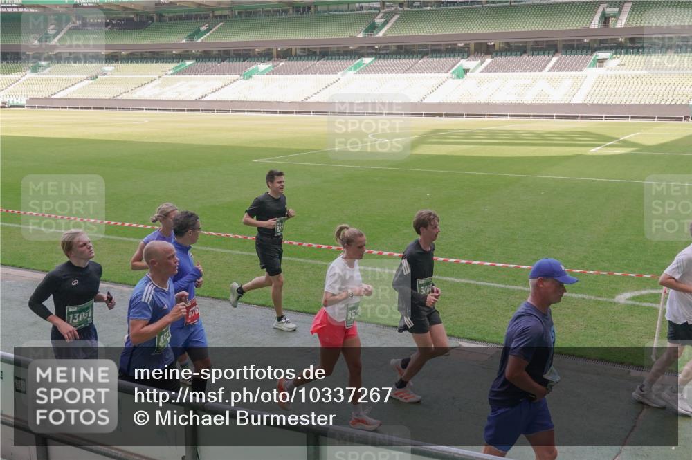 13.09.2026 - 21. swb-Marathon Bremen Michael Burmester http://msf.ph/oto/10337267 13.09.2026 13:13:51 Laufen im Stadion 118, 183, 270, 278, 349, 460, 514, 576, 600, 631, 695, 702, 768, 933, 950, 956, 1005, 1008, 1143, 1286, 1334, 1392, 1408, 1426, 1573, 1596, 1641, 1818, 1819, 1991, 2005, 2024, 2035, 2079, 2233, 2264, 2314, 2387, 2412, 2439, 2457, 2461, 2478, 2505, 2521, 2540, 2564, 2612, 2665, 2684, 2693, 2765, 2773, 2792, 2815, 2816, 2829, 2838, 2860, 2884, 2887, 2895, 2921, 2963, 2966, 2972, 2975, 2978, 3016, 3111, 3209, 3253, 3277, 3293, 3304, 3313, 3378, 3405, 3428, 3434, 3653, 3661 meine-sportfotos.de