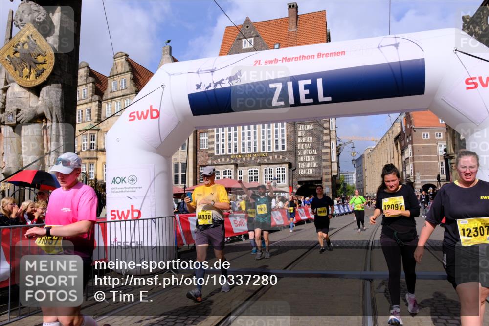 13.09.2026 - 21. swb-Marathon Bremen Tim E. http://msf.ph/oto/10337280 13.09.2026 11:08:02 Ziel 10279, 10280, 10363, 10364, 10505, 10580, 10595, 10661, 10674, 10830, 10871, 10907, 10935, 10937, 11037, 11223, 11515, 11643, 11899, 11924, 11934, 12024, 12097, 12167, 12168, 12194, 12307, 12419, 12509, 12511, 12512 meine-sportfotos.de