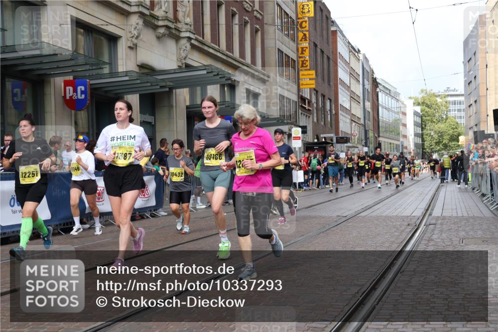 13.09.2026 - 21. swb-Marathon Bremen Strokosch-Dieckow http://msf.ph/oto/10337293 13.09.2026 11:05:21 Ziel 10168, 10186, 10238, 10259, 10260, 10305, 10432, 10457, 10864, 11024, 11146, 11314, 11387, 11394, 11520, 11521, 11571, 11572, 11724, 11791, 11892, 11947, 12055, 12156, 12251, 12273, 12330, 12362, 12378, 12501, 12523, 12773, 10370, 10411, 10465, 10576, 10697, 10717, 10718, 10800, 10802, 10850, 10975, 10995, 11102, 11105, 11157, 11218, 11281, 11326, 11334, 11584, 11616, 11722, 11900, 12002, 12011, 12064, 12251 meine-sportfotos.de