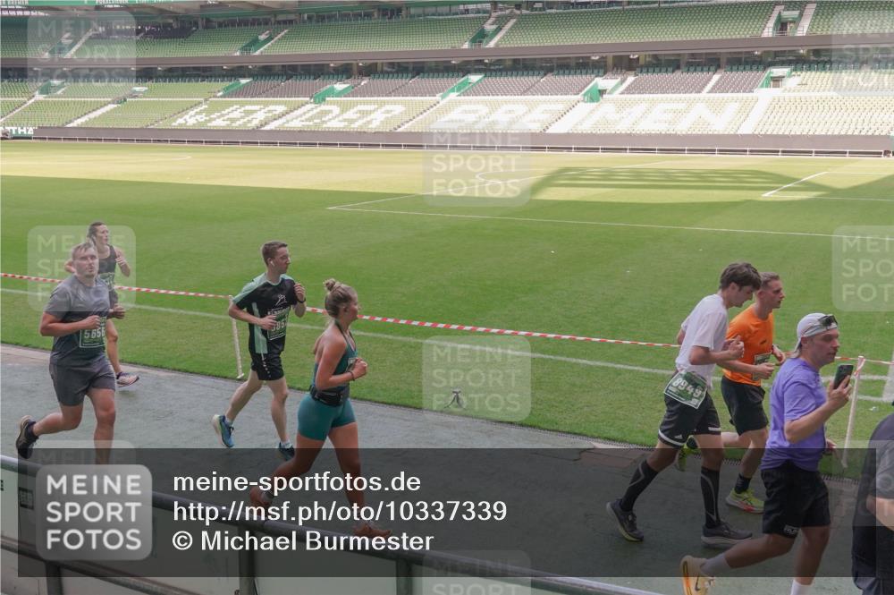 13.09.2026 - 21. swb-Marathon Bremen Michael Burmester http://msf.ph/oto/10337339 13.09.2026 13:14:01 Laufen im Stadion 183, 270, 278, 349, 460, 576, 600, 631, 695, 702, 768, 933, 950, 956, 1005, 1008, 1143, 1392, 1408, 1426, 1573, 1596, 1641, 1818, 1819, 1991, 2005, 2024, 2035, 2079, 2233, 2264, 2314, 2387, 2412, 2439, 2457, 2461, 2478, 2494, 2521, 2540, 2564, 2612, 2665, 2684, 2693, 2765, 2773, 2792, 2816, 2829, 2838, 2860, 2865, 2884, 2887, 2895, 2921, 2972, 2975, 2978, 3016, 3111, 3209, 3253, 3277, 3293, 3304, 3313, 3378, 3405, 3428, 3434, 3653, 3661, 4034, 4080, 4511 meine-sportfotos.de