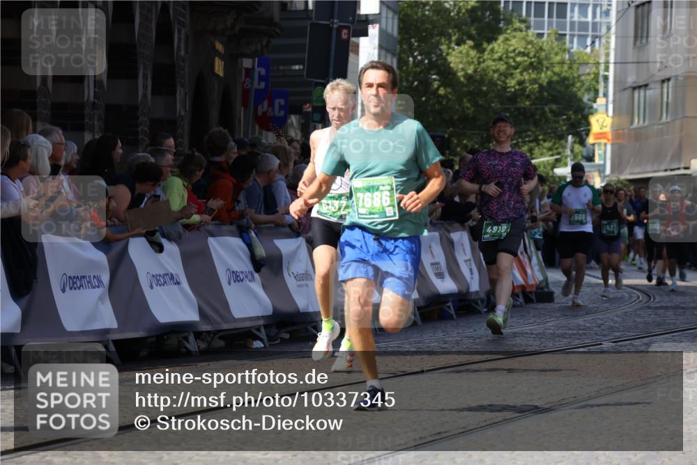 13.09.2026 - 21. swb-Marathon Bremen Strokosch-Dieckow http://msf.ph/oto/10337345 13.09.2026 13:19:03 Ziel 307, 465, 2324, 2948, 3631, 4120, 4413, 4642, 5277, 5867, 6787, 7104, 7163, 7245, 7602, 8540, 8743, 9327, 9833, 189, 666, 1599, 2007, 2390, 2423, 2535, 3508, 4819, 4857, 5172, 6008, 6137, 6633, 7686, 7754, 9552, 9805 meine-sportfotos.de
