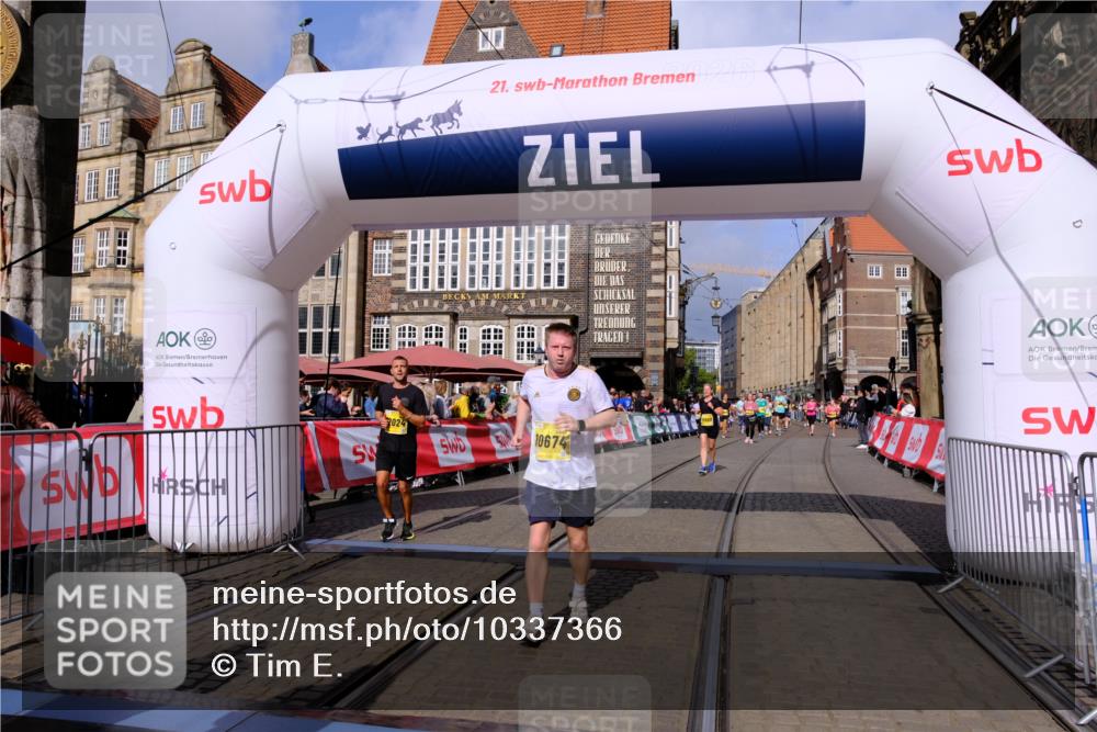13.09.2026 - 21. swb-Marathon Bremen Tim E. http://msf.ph/oto/10337366 13.09.2026 11:08:08 Ziel 10139, 10595, 10660, 10661, 10674, 10830, 10871, 10937, 11037, 11515, 11643, 12024, 12031, 12066, 12097, 12194, 12307, 12509, 12511, 12512 meine-sportfotos.de