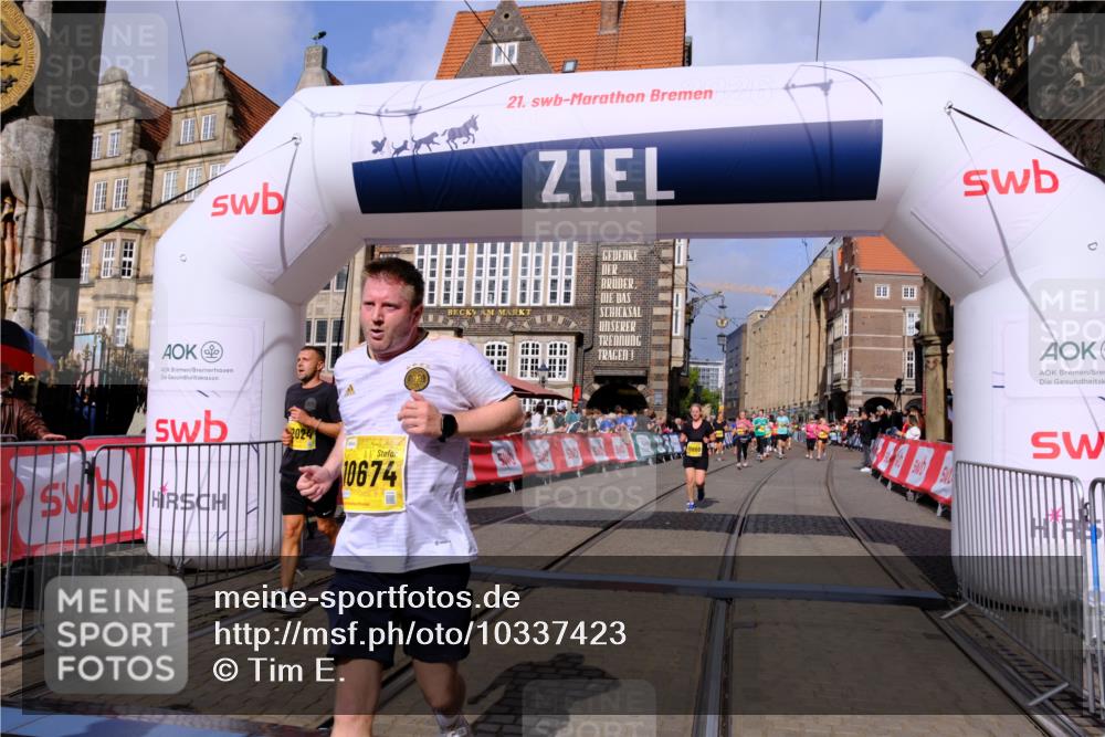 13.09.2026 - 21. swb-Marathon Bremen Tim E. http://msf.ph/oto/10337423 13.09.2026 11:08:09 Ziel 10139, 10595, 10660, 10661, 10674, 10830, 10871, 10937, 11037, 11044, 11378, 11515, 12024, 12031, 12066, 12097, 12194, 12307, 12511, 12512 meine-sportfotos.de