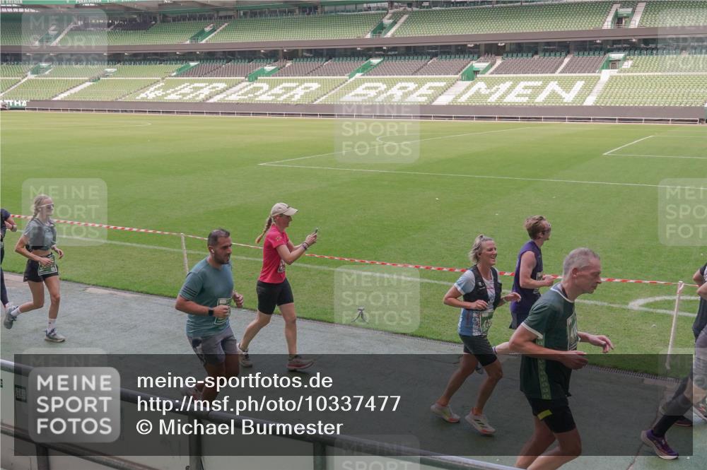 13.09.2026 - 21. swb-Marathon Bremen Michael Burmester http://msf.ph/oto/10337477 13.09.2026 13:14:14 Laufen im Stadion 183, 270, 278, 300, 349, 414, 460, 576, 600, 631, 695, 702, 768, 933, 950, 956, 1005, 1008, 1047, 1143, 1392, 1408, 1426, 1573, 1596, 1641, 1818, 1819, 1991, 2024, 2035, 2079, 2233, 2314, 2387, 2412, 2439, 2457, 2461, 2478, 2494, 2521, 2540, 2564, 2612, 2665, 2684, 2690, 2691, 2693, 2737, 2773, 2792, 2816, 2829, 2838, 2861, 2865, 2884, 2887, 2921, 2972, 2978, 3016, 3111, 3209, 3253, 3277, 3293, 3304, 3313, 3355, 3378, 3405, 3428, 3653, 3661, 3680, 4034, 4080, 4511 meine-sportfotos.de