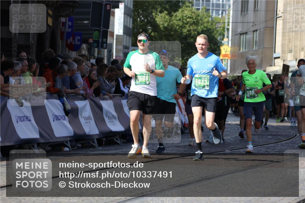 13.09.2026 - 21. swb-Marathon Bremen Strokosch-Dieckow http://msf.ph/oto/10337491 13.09.2026 13:19:10 Ziel 307, 4120, 4916, 5277, 5867, 6310, 6787, 7104, 7154, 7163, 7602, 7791, 8743, 9327, 9833, 13184, 189, 666, 1599, 2423, 2535, 3182, 3508, 4319, 5172, 5371, 6008, 6633, 7754, 9552, 9638, 9805 meine-sportfotos.de