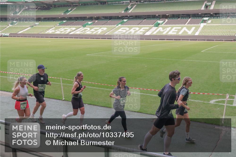 13.09.2026 - 21. swb-Marathon Bremen Michael Burmester http://msf.ph/oto/10337495 13.09.2026 13:14:16 Laufen im Stadion 183, 270, 278, 300, 349, 414, 460, 576, 600, 631, 695, 702, 768, 933, 950, 956, 1005, 1008, 1047, 1143, 1392, 1408, 1426, 1573, 1596, 1641, 1818, 1819, 1991, 2024, 2035, 2079, 2233, 2314, 2387, 2412, 2439, 2457, 2461, 2478, 2494, 2521, 2540, 2564, 2612, 2665, 2690, 2691, 2693, 2737, 2773, 2792, 2816, 2829, 2838, 2861, 2865, 2884, 2887, 2921, 2972, 2978, 3016, 3111, 3209, 3253, 3277, 3293, 3304, 3313, 3355, 3378, 3405, 3428, 3653, 3661, 3680, 4034, 4080, 4511 meine-sportfotos.de