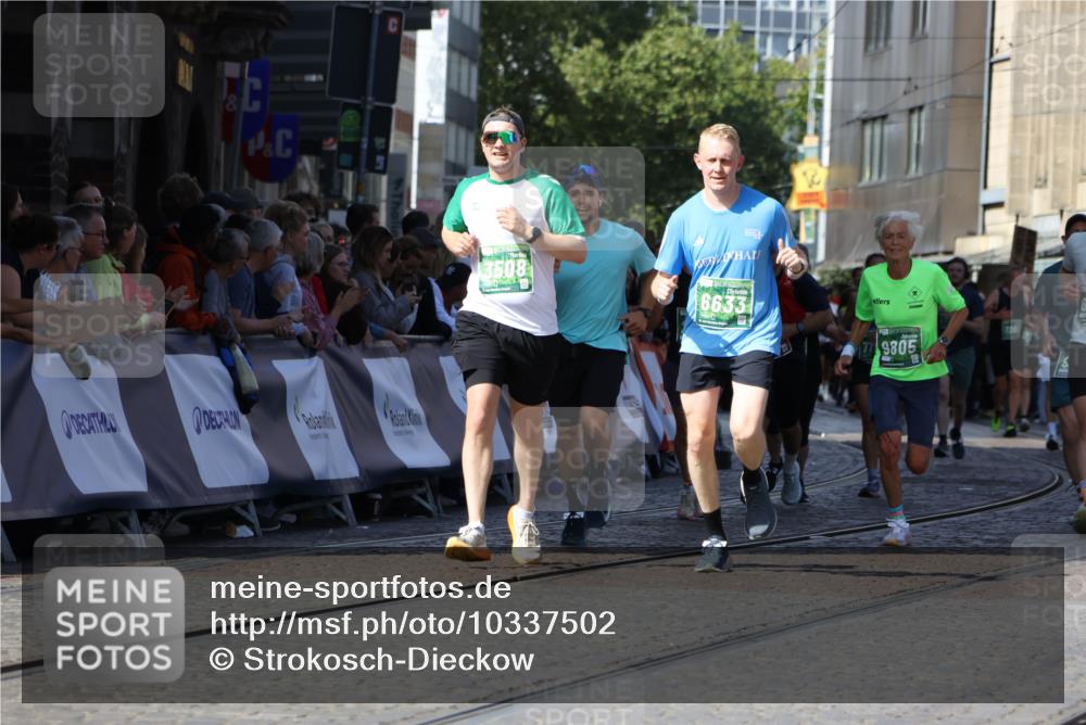 13.09.2026 - 21. swb-Marathon Bremen Strokosch-Dieckow http://msf.ph/oto/10337502 13.09.2026 13:19:10 Ziel 307, 4120, 4916, 5277, 5867, 6310, 6787, 7104, 7154, 7163, 7602, 7791, 8743, 9327, 9833, 13184, 189, 666, 1599, 2423, 2535, 3182, 3508, 4319, 5172, 5371, 6008, 6633, 7754, 9552, 9638, 9805 meine-sportfotos.de