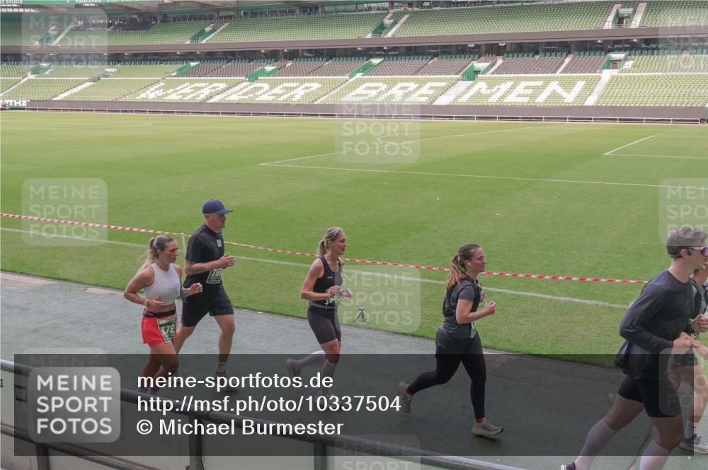 13.09.2026 - 21. swb-Marathon Bremen Michael Burmester http://msf.ph/oto/10337504 13.09.2026 13:14:16 Laufen im Stadion 183, 270, 278, 300, 349, 414, 460, 576, 600, 631, 695, 702, 768, 933, 950, 956, 1005, 1008, 1047, 1143, 1392, 1408, 1426, 1573, 1596, 1641, 1818, 1819, 1991, 2024, 2035, 2079, 2233, 2314, 2387, 2412, 2439, 2457, 2461, 2478, 2494, 2521, 2540, 2564, 2612, 2665, 2690, 2691, 2693, 2737, 2773, 2792, 2816, 2829, 2838, 2861, 2865, 2884, 2887, 2921, 2972, 2978, 3016, 3111, 3209, 3253, 3277, 3293, 3304, 3313, 3355, 3378, 3405, 3428, 3653, 3661, 3680, 4034, 4080, 4511 meine-sportfotos.de