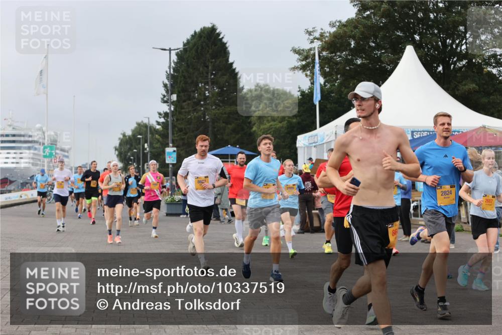 13.09.2026 - Kiel Lauf Andreas Tolksdorf http://msf.ph/oto/10337519 13.09.2026 09:54:29 Kiellinie 8607, 2389, 7775, 86, 2824, 2687 meine-sportfotos.de