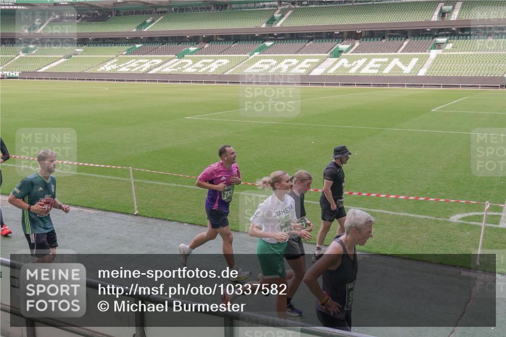 13.09.2026 - 21. swb-Marathon Bremen Michael Burmester http://msf.ph/oto/10337582 13.09.2026 13:14:29 Laufen im Stadion 266, 270, 278, 300, 349, 414, 460, 576, 600, 631, 768, 950, 956, 1005, 1008, 1047, 1143, 1392, 1408, 1426, 1573, 1596, 1641, 1818, 1819, 1991, 2024, 2035, 2079, 2233, 2235, 2314, 2359, 2387, 2412, 2439, 2457, 2466, 2484, 2494, 2521, 2540, 2564, 2612, 2665, 2690, 2691, 2693, 2737, 2773, 2816, 2829, 2838, 2861, 2865, 2884, 2887, 2921, 2958, 2972, 2978, 3016, 3111, 3209, 3253, 3277, 3304, 3313, 3355, 3378, 3405, 3428, 3653, 3661, 3670, 3680, 3847, 4034, 4080, 4511 meine-sportfotos.de