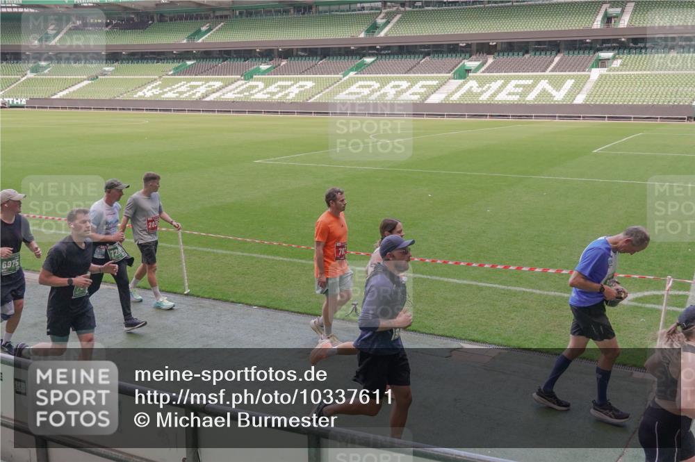 13.09.2026 - 21. swb-Marathon Bremen Michael Burmester http://msf.ph/oto/10337611 13.09.2026 13:14:32 Laufen im Stadion 266, 270, 278, 300, 414, 460, 576, 600, 631, 768, 950, 956, 1005, 1008, 1047, 1143, 1392, 1408, 1426, 1573, 1596, 1641, 1818, 1819, 1991, 2024, 2035, 2079, 2233, 2235, 2314, 2359, 2387, 2412, 2439, 2457, 2466, 2484, 2494, 2521, 2540, 2564, 2612, 2665, 2690, 2691, 2693, 2737, 2773, 2816, 2829, 2838, 2861, 2865, 2887, 2921, 2958, 2972, 2978, 3016, 3111, 3209, 3253, 3277, 3304, 3313, 3355, 3378, 3405, 3428, 3653, 3661, 3670, 3680, 3829, 3847, 4034, 4080, 4511 meine-sportfotos.de