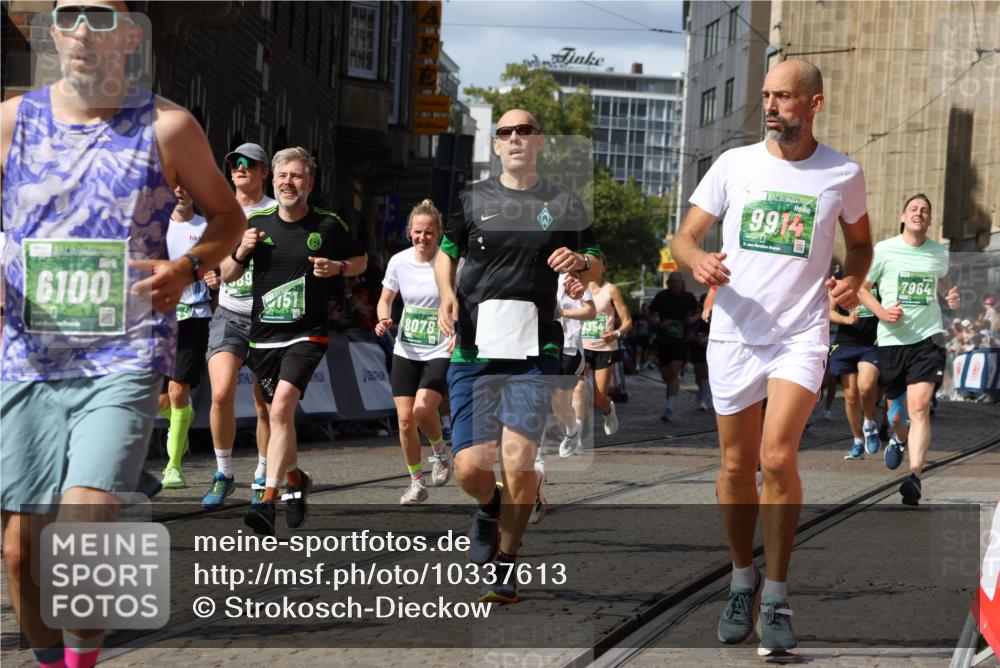 13.09.2026 - 21. swb-Marathon Bremen Strokosch-Dieckow http://msf.ph/oto/10337613 13.09.2026 13:31:43 Ziel 922, 1600, 1627, 2244, 2602, 2707, 3152, 3343, 3392, 3396, 3579, 3762, 3859, 4258, 4477, 4889, 5375, 5504, 5673, 5720, 5765, 5979, 6039, 6147, 6619, 6968, 6971, 7001, 7296, 7812, 8035, 8097, 8239, 8339, 8342, 8726, 9147, 9155, 9337, 9822, 13066, 578, 846, 3205, 3244, 3278, 3989, 4030, 4979, 4998, 5158, 5325, 5363, 5899, 6213, 6354, 7242, 7260, 7790, 7964, 8048, 8078, 8247, 8970, 9016, 9033, 9188, 9785, 9914, 13151 meine-sportfotos.de