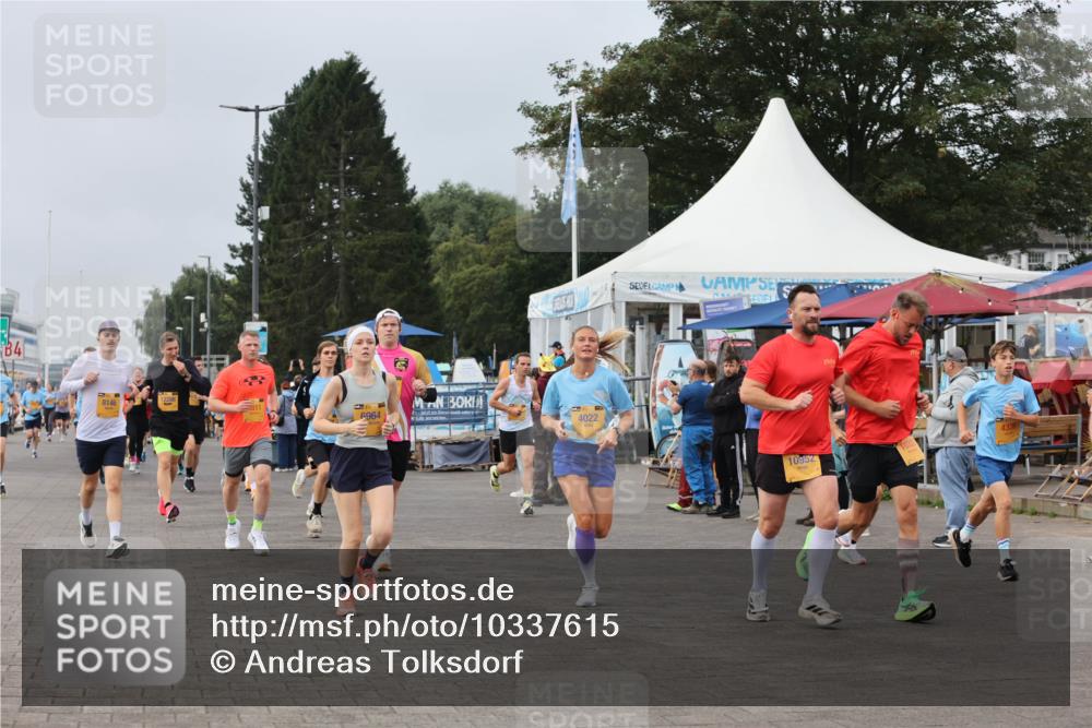 13.09.2026 - Kiel Lauf Andreas Tolksdorf http://msf.ph/oto/10337615 13.09.2026 09:54:32 Kiellinie 840, 8146, 17, 6964, 4022, 10952 meine-sportfotos.de