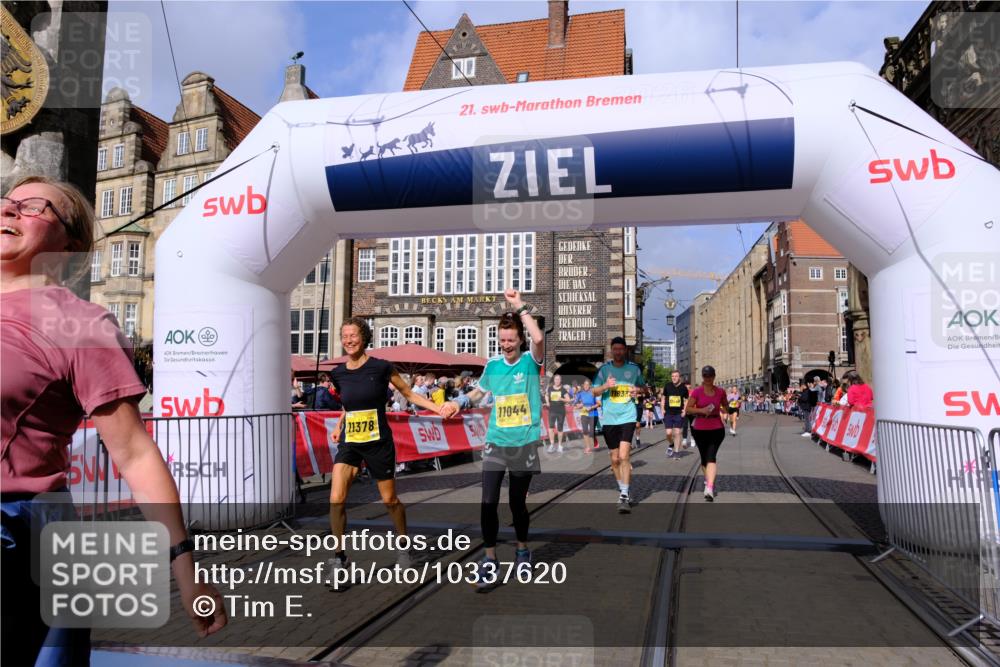 13.09.2026 - 21. swb-Marathon Bremen Tim E. http://msf.ph/oto/10337620 13.09.2026 11:08:18 Ziel 10139, 10404, 10493, 10660, 10674, 10767, 10859, 11044, 11378, 11404, 11659, 11831, 11833, 11958, 12024, 12031, 12066, 12160, 12248, 12384, 12389, 12511, 12512 meine-sportfotos.de