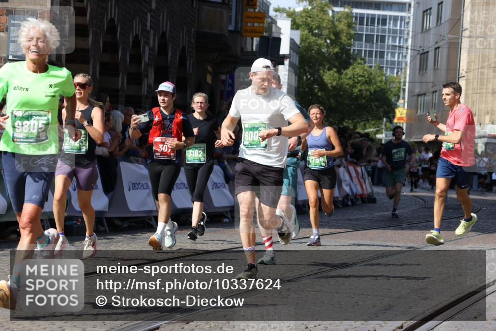 13.09.2026 - 21. swb-Marathon Bremen Strokosch-Dieckow http://msf.ph/oto/10337624 13.09.2026 13:19:15 Ziel 307, 2007, 4916, 5277, 6310, 7104, 7154, 7163, 7602, 7647, 7686, 7791, 9512, 13184, 2423, 3182, 3508, 4319, 4455, 5371, 6008, 7268, 7754, 7945, 8153, 9552, 9638, 9805 meine-sportfotos.de