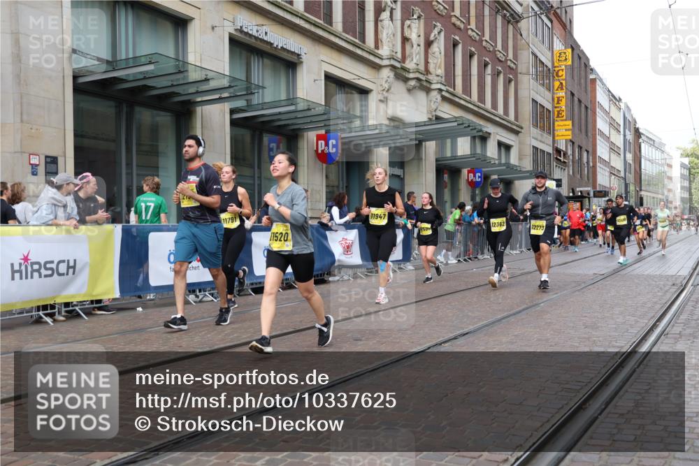 13.09.2026 - 21. swb-Marathon Bremen Strokosch-Dieckow http://msf.ph/oto/10337625 13.09.2026 11:05:30 Ziel 10018, 10168, 10238, 10259, 10260, 10305, 10382, 10457, 10619, 10864, 11024, 11132, 11164, 11477, 11520, 11791, 11947, 12156, 12186, 12362, 12378, 12501, 12523, 12528, 12773, 10186, 10411, 10432, 10576, 10697, 10717, 10800, 10802, 10995, 11102, 11146, 11157, 11218, 11314, 11326, 11334, 11387, 11394, 11521, 11571, 11572, 11584, 11616, 11722, 11724, 11892, 12011, 12055, 12251, 12273, 12330, 12362 meine-sportfotos.de