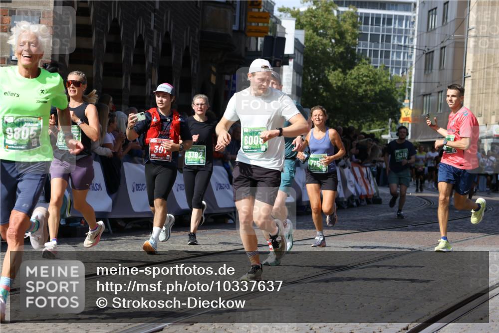 13.09.2026 - 21. swb-Marathon Bremen Strokosch-Dieckow http://msf.ph/oto/10337637 13.09.2026 13:19:16 Ziel 307, 2007, 4857, 4916, 5277, 6310, 7104, 7154, 7163, 7602, 7647, 7686, 7791, 9512, 13184, 2423, 3182, 4319, 4455, 5371, 6008, 7268, 7754, 7945, 8153, 9552, 9638 meine-sportfotos.de