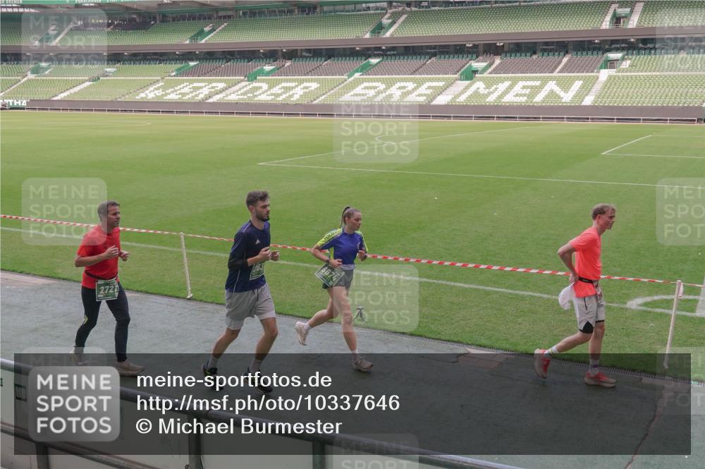 13.09.2026 - 21. swb-Marathon Bremen Michael Burmester http://msf.ph/oto/10337646 13.09.2026 13:14:39 Laufen im Stadion 263, 266, 270, 278, 300, 414, 460, 576, 600, 631, 768, 950, 956, 1005, 1008, 1047, 1392, 1408, 1426, 1573, 1596, 1818, 1819, 2024, 2035, 2079, 2233, 2235, 2314, 2359, 2385, 2387, 2412, 2457, 2466, 2484, 2494, 2521, 2540, 2564, 2612, 2690, 2691, 2693, 2737, 2760, 2783, 2816, 2829, 2838, 2859, 2861, 2865, 2887, 2921, 2958, 2972, 2978, 3016, 3111, 3157, 3209, 3277, 3304, 3355, 3378, 3405, 3428, 3653, 3661, 3670, 3680, 3829, 3847, 4034, 4080, 4511 meine-sportfotos.de