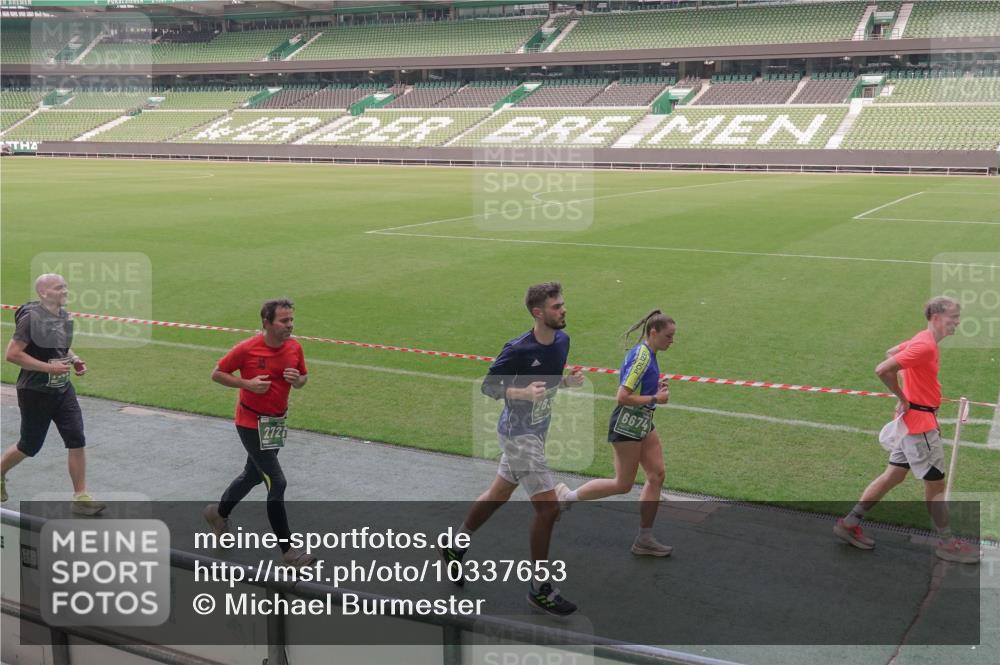 13.09.2026 - 21. swb-Marathon Bremen Michael Burmester http://msf.ph/oto/10337653 13.09.2026 13:14:40 Laufen im Stadion 263, 266, 270, 300, 414, 460, 600, 631, 768, 950, 956, 1005, 1008, 1047, 1392, 1408, 1426, 1573, 1596, 1818, 1819, 2024, 2035, 2079, 2233, 2235, 2314, 2359, 2385, 2387, 2412, 2457, 2466, 2484, 2494, 2521, 2540, 2564, 2612, 2667, 2690, 2691, 2693, 2737, 2760, 2783, 2816, 2829, 2838, 2859, 2861, 2865, 2887, 2921, 2958, 2972, 2978, 3016, 3111, 3157, 3209, 3277, 3304, 3355, 3378, 3405, 3428, 3653, 3661, 3670, 3680, 3829, 3847, 4034, 4080, 4511 meine-sportfotos.de