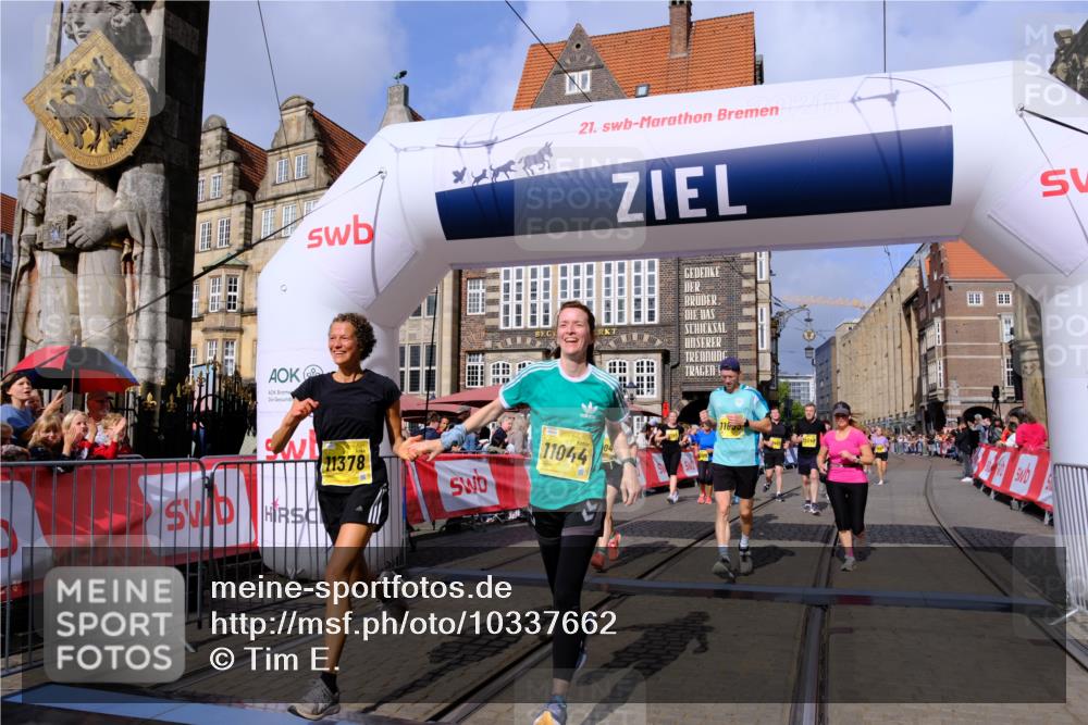 13.09.2026 - 21. swb-Marathon Bremen Tim E. http://msf.ph/oto/10337662 13.09.2026 11:08:18 Ziel 10139, 10404, 10493, 10660, 10674, 10767, 10859, 11044, 11378, 11404, 11659, 11831, 11833, 11958, 12024, 12031, 12066, 12160, 12248, 12384, 12389, 12511, 12512 meine-sportfotos.de