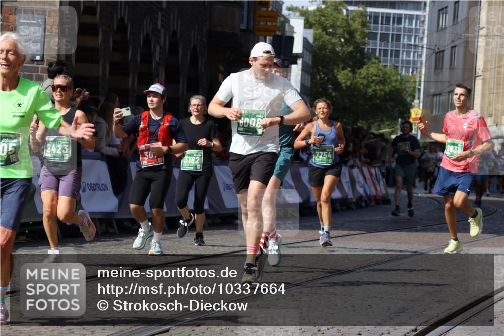 13.09.2026 - 21. swb-Marathon Bremen Strokosch-Dieckow http://msf.ph/oto/10337664 13.09.2026 13:19:16 Ziel 307, 2007, 4857, 4916, 5277, 6310, 7104, 7154, 7163, 7602, 7647, 7686, 7791, 9512, 13184, 2423, 3182, 4319, 4455, 5371, 6008, 7268, 7754, 7945, 8153, 9552, 9638 meine-sportfotos.de