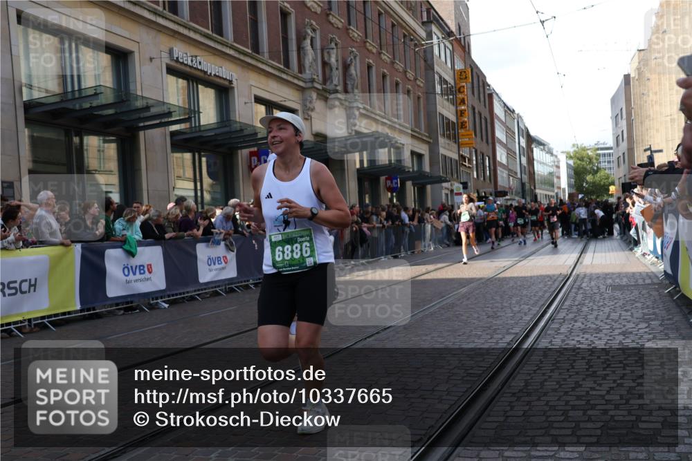 13.09.2026 - 21. swb-Marathon Bremen Strokosch-Dieckow http://msf.ph/oto/10337665 13.09.2026 13:25:53 Ziel 1896, 2062, 2434, 2658, 2666, 3248, 3516, 3983, 4476, 4723, 4724, 5558, 5747, 5854, 5906, 5934, 6230, 6605, 6639, 6886, 7626, 8361, 8592, 8635, 8817, 9266, 9794, 150, 191, 1163, 1458, 1647, 1752, 2033, 2062, 2421, 2708, 2781, 2987, 3124, 3186, 3722, 3806, 4067, 4161, 4411, 4439, 4717, 4842, 4927, 5013, 5139, 5622, 5701, 5703, 6135, 7638, 7780, 8271, 8545, 8592, 8597, 8890, 9440, 9506 meine-sportfotos.de