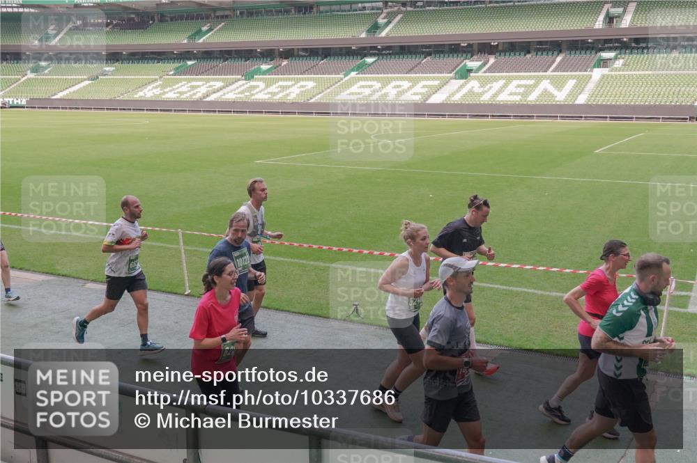 13.09.2026 - 21. swb-Marathon Bremen Michael Burmester http://msf.ph/oto/10337686 13.09.2026 13:14:43 Laufen im Stadion 263, 266, 270, 300, 414, 460, 600, 631, 768, 956, 1008, 1047, 1392, 1408, 1426, 1573, 1596, 1818, 1819, 2024, 2035, 2079, 2233, 2235, 2314, 2359, 2385, 2387, 2412, 2457, 2466, 2484, 2494, 2521, 2540, 2564, 2667, 2690, 2691, 2693, 2737, 2760, 2783, 2816, 2829, 2838, 2859, 2861, 2865, 2887, 2958, 2972, 2978, 3016, 3111, 3157, 3185, 3209, 3277, 3304, 3355, 3378, 3405, 3428, 3653, 3661, 3670, 3680, 3829, 3847, 4034, 4080, 4511 meine-sportfotos.de