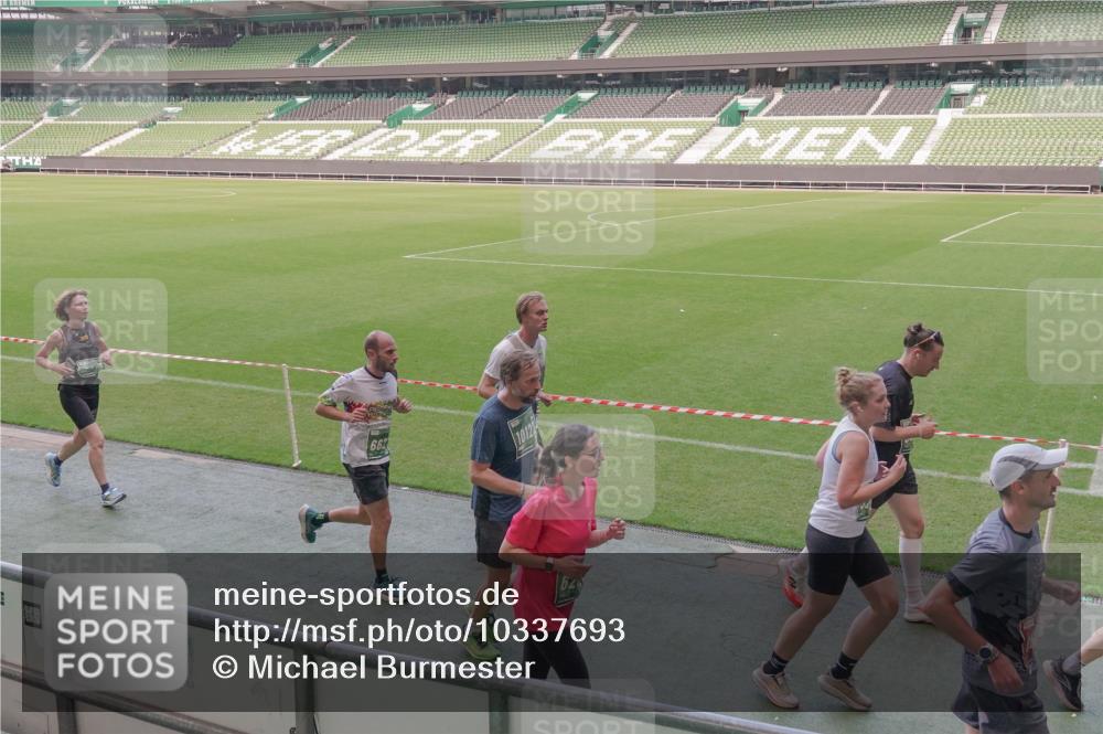 13.09.2026 - 21. swb-Marathon Bremen Michael Burmester http://msf.ph/oto/10337693 13.09.2026 13:14:43 Laufen im Stadion 263, 266, 270, 300, 414, 460, 600, 631, 768, 956, 1008, 1047, 1392, 1408, 1426, 1573, 1596, 1818, 1819, 2024, 2035, 2079, 2233, 2235, 2314, 2359, 2385, 2387, 2412, 2457, 2466, 2484, 2494, 2521, 2540, 2564, 2667, 2690, 2691, 2693, 2737, 2760, 2783, 2816, 2829, 2838, 2859, 2861, 2865, 2887, 2958, 2972, 2978, 3016, 3111, 3157, 3185, 3209, 3277, 3304, 3355, 3378, 3405, 3428, 3653, 3661, 3670, 3680, 3829, 3847, 4034, 4080, 4511 meine-sportfotos.de